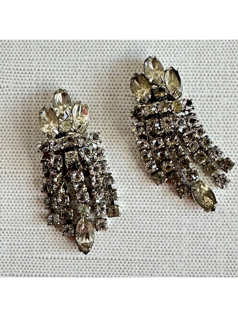 Vintage 1950s Weiss Rhinestone Clip On Earrings Waterfall Fringe Dangle Marquise